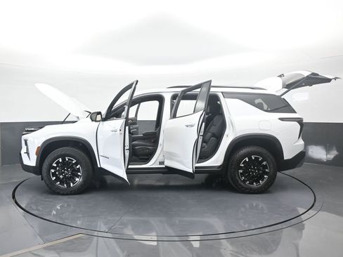 Used 2024 Chevrolet Traverse Z71 w/ Enhanced Driving Package image 88