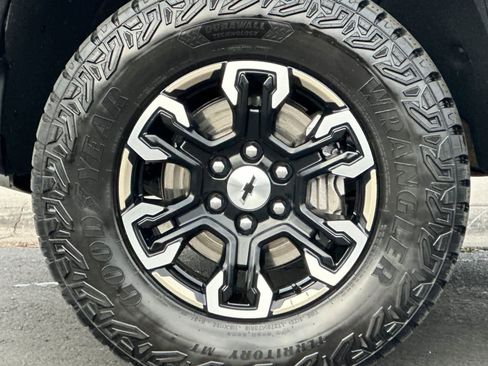 Used 2023 Chevrolet Silverado 1500 ZR2 w/ Technology Package image 26