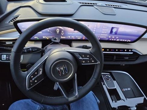 Used 2025 Buick Enclave Preferred image 3