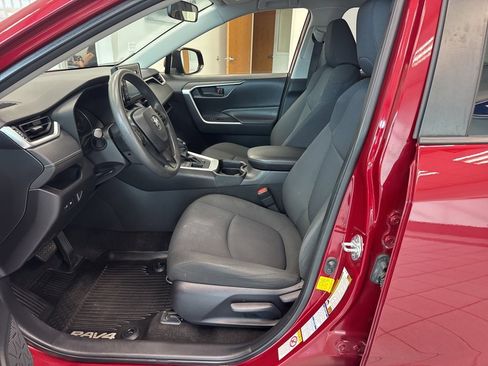 Used 2019 Toyota RAV4 LE image 10