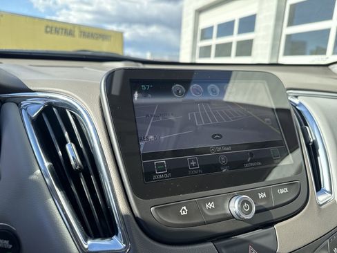 Used 2018 Chevrolet Malibu Premier w/ Premier Sun and Wheel Package FWD image 18