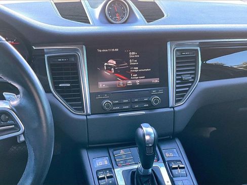 Used 2017 Porsche Macan S image 3