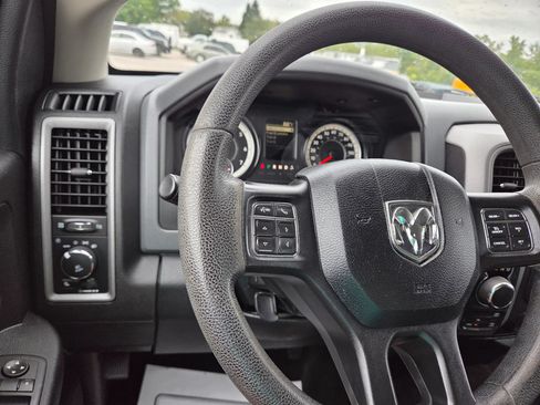 Used 2017 RAM 1500 Express AWD/4WD image 8