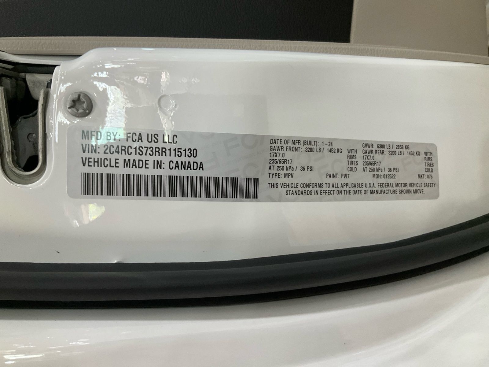Used 2024 Chrysler Pacifica Limited FWD image 25
