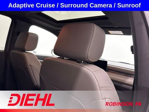 Used 2024 Chevrolet Colorado ZR2 w/ Technology Package AWD/4WD image 10