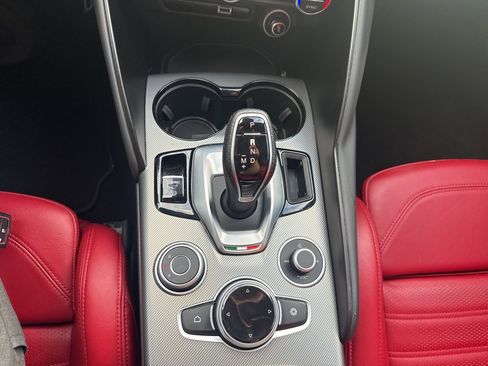 Used 2023 Alfa Romeo Giulia Veloce image 21