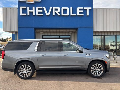 Used 2022 GMC Yukon XL Denali w/ Denali Ultimate Package image 5