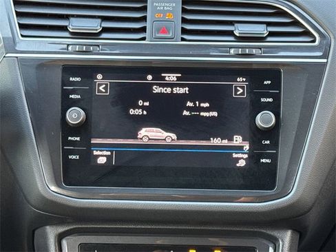 Certified 2022 Volkswagen Tiguan SE R-Line image 31