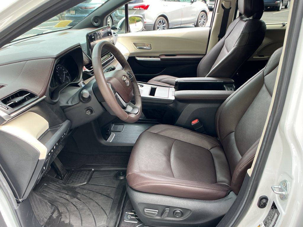 Certified 2024 Toyota Sienna Platinum AWD/4WD image 9