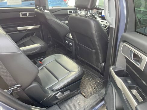 Used 2021 Ford Explorer XLT w/ Equipment Group 202A image 12