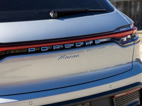 New 2026 Porsche Macan AWD/4WD image 21