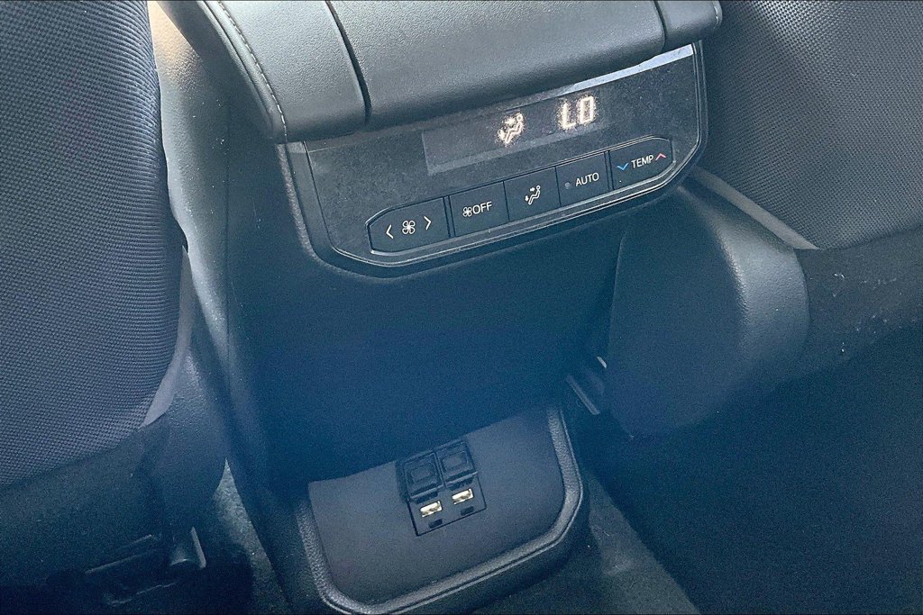 Used 2021 Toyota Highlander LE AWD/4WD image 29