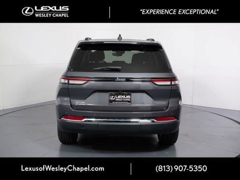 Used 2023 Jeep Grand Cherokee Laredo RWD image 7