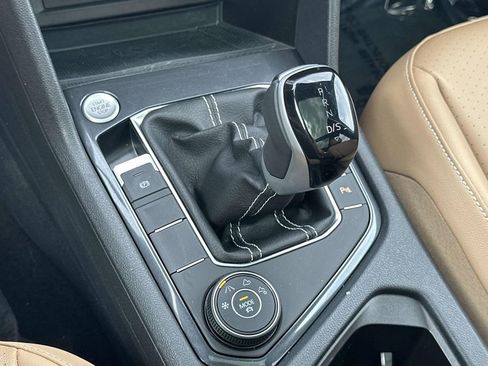 Used 2024 Volkswagen Tiguan SE R-Line image 33