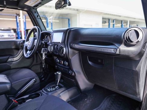 Used 2018 Jeep Wrangler Sport AWD/4WD image 18