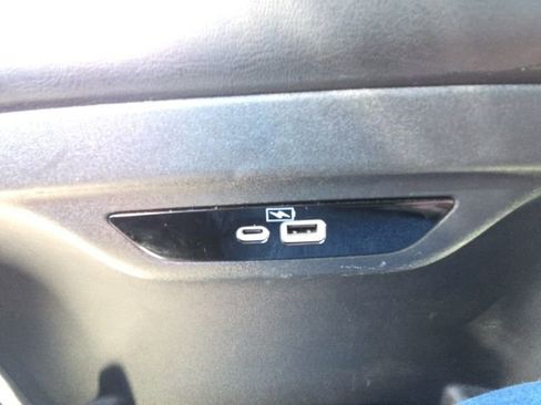 Used 2023 Chrysler Pacifica Touring-L image 22