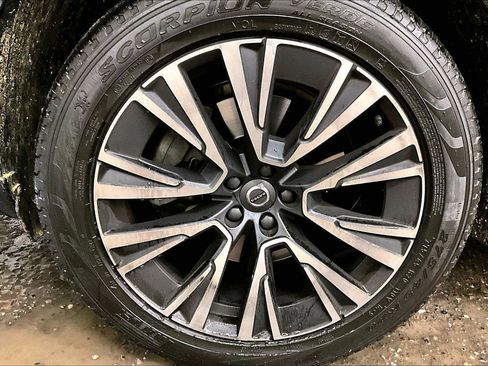 Used 2022 Volvo XC90 T6 Momentum w/ Advanced Package image 8