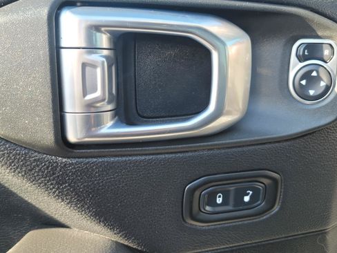 Used 2021 Jeep Wrangler Unlimited Rubicon AWD/4WD image 35