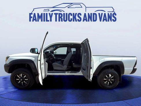 Used 2014 Toyota Tacoma 4x4 Access Cab w/ Convenience Package image 8