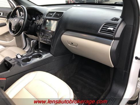 Used 2018 Ford Explorer XLT w/ Equipment Group 202A FWD image 24