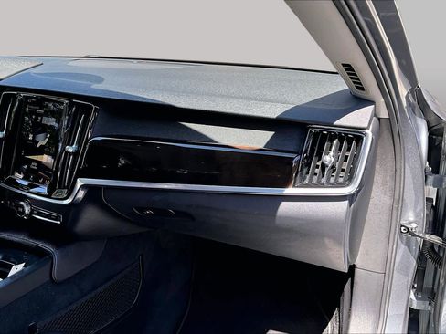 Used 2017 Volvo S90 T5 Momentum w/ Vision Package FWD image 19