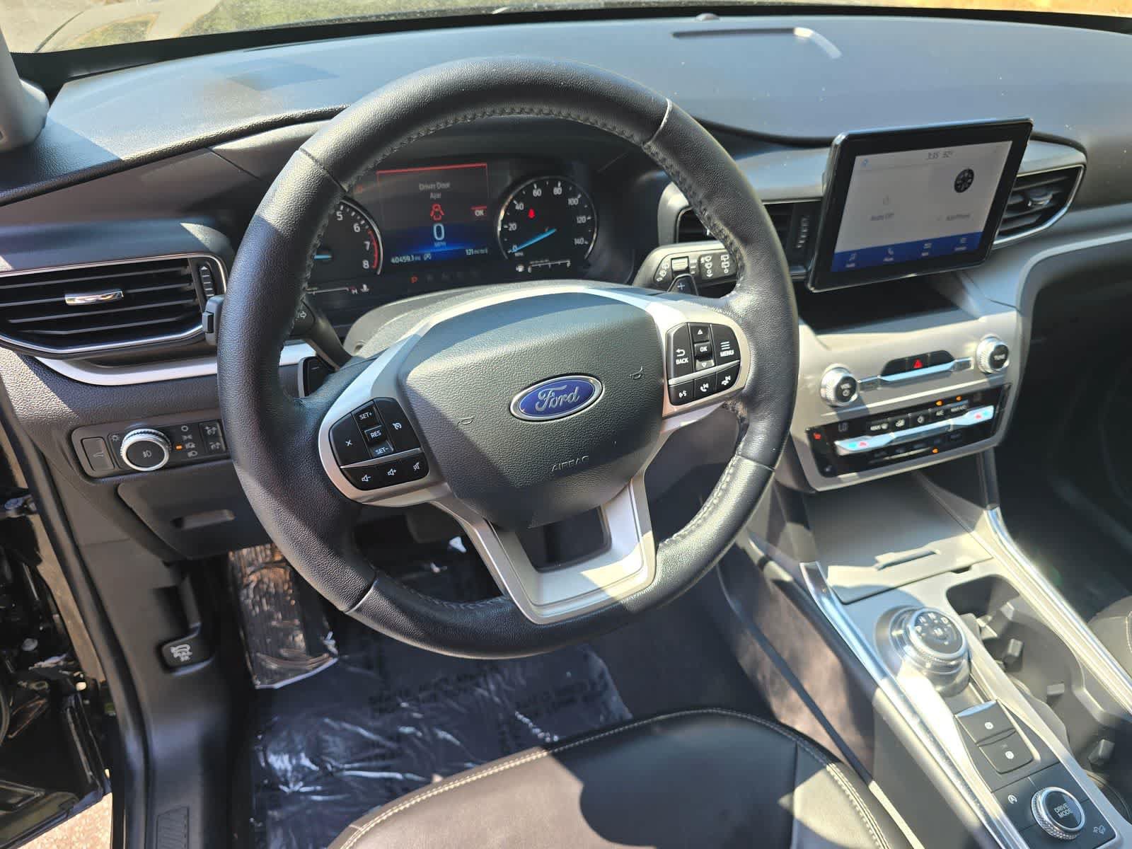 Used 2021 Ford Explorer XLT w/ Equipment Group 202A AWD/4WD image 2
