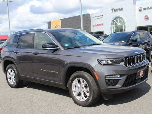 Used 2022 Jeep Grand Cherokee Limited image 1
