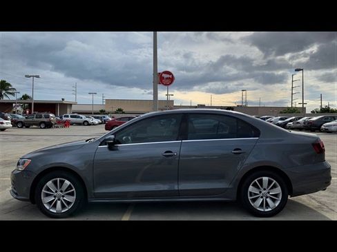Used 2016 Volkswagen Jetta SE FWD image 8