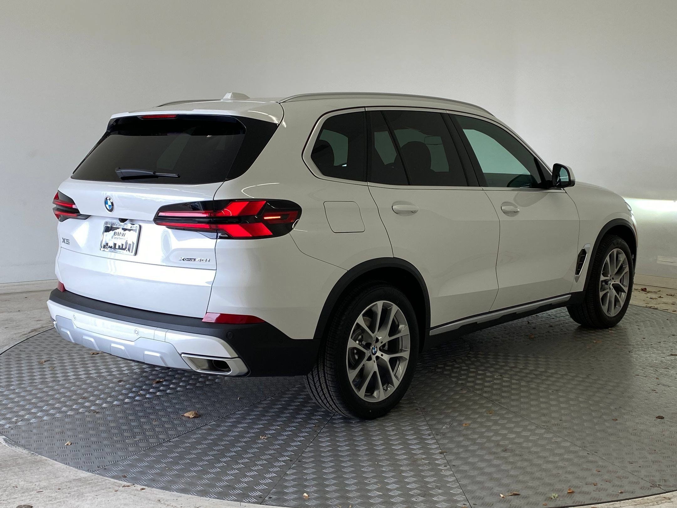 Used 2026 BMW X5 xDrive40i w/ Premium Package AWD/4WD image 8