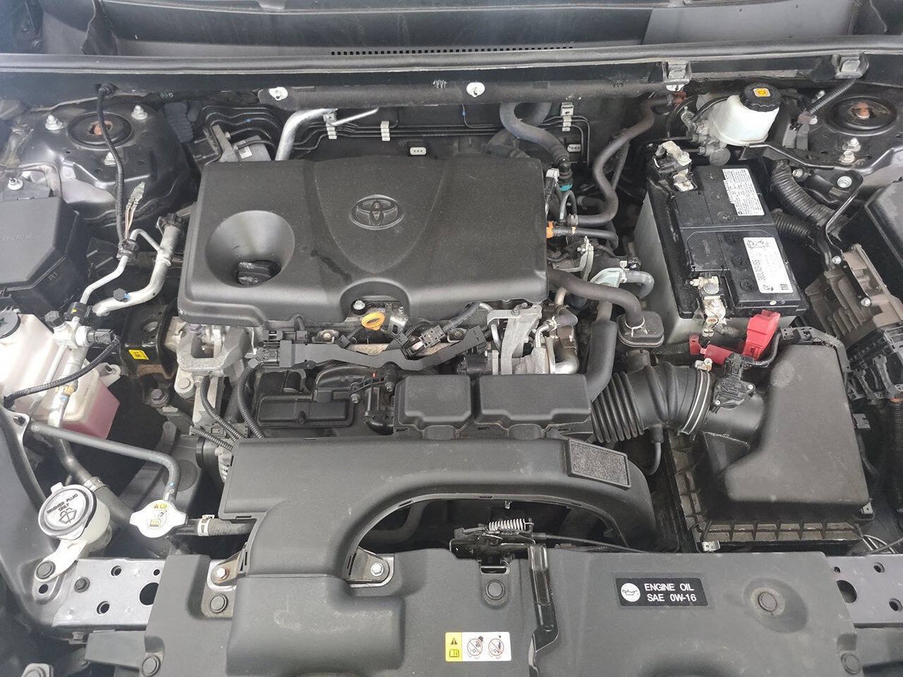 Used 2020 Toyota RAV4 LE AWD/4WD image 10