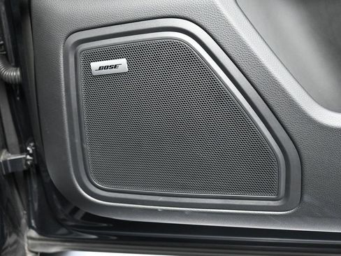 Certified 2025 Porsche Macan AWD/4WD image 29