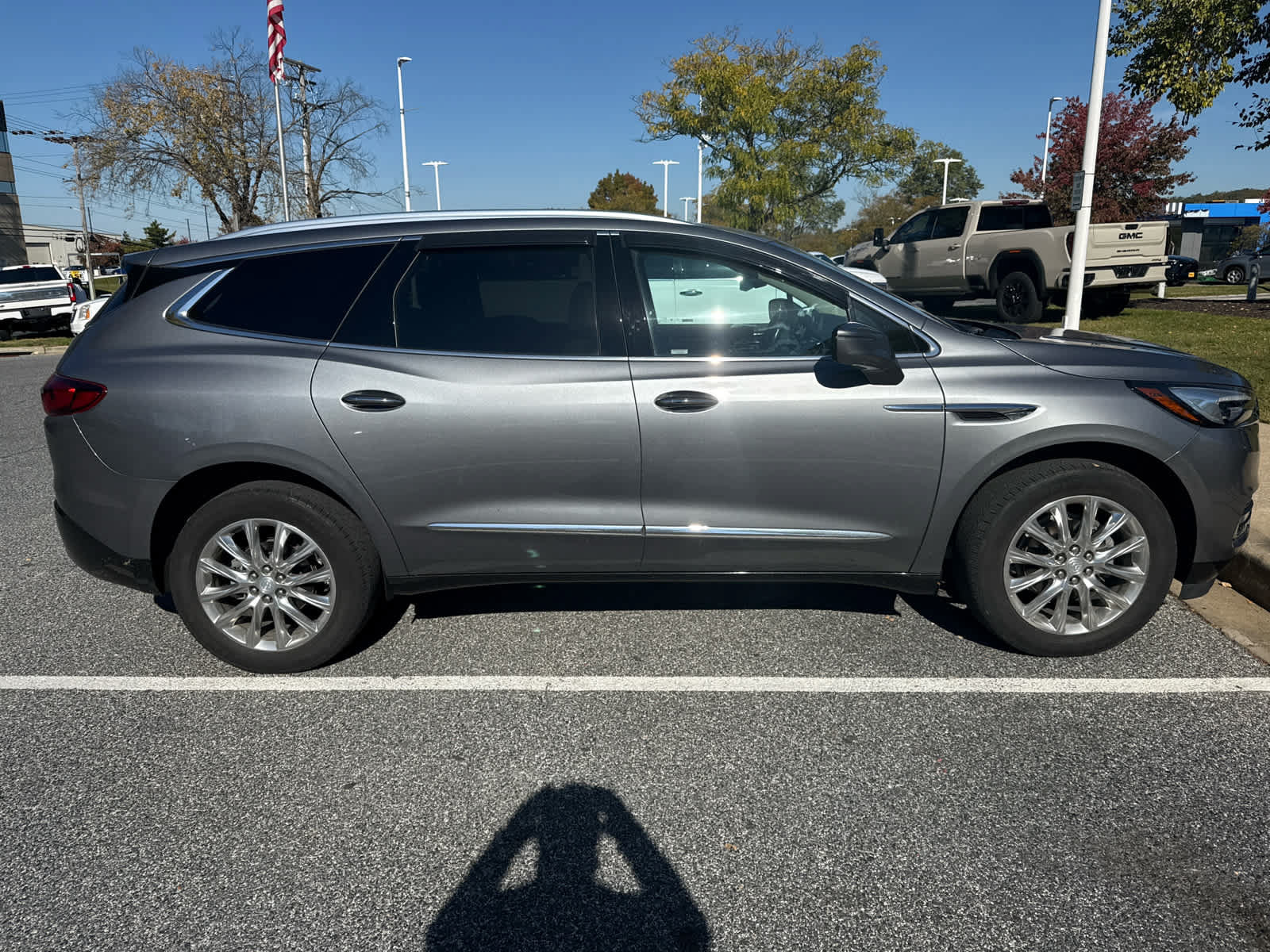 Used 2021 Buick Enclave Premium w/ Surround and Sites Package AWD/4WD image 3