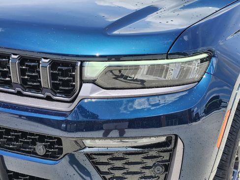 New 2026 Jeep Grand Cherokee L Summit w/ Obsidian Package AWD/4WD image 9