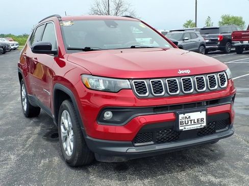 Used 2025 Jeep Compass Latitude AWD/4WD image 24