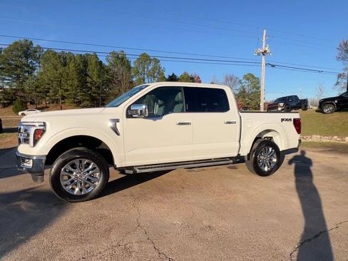 Used 2024 Ford F150 Lariat w/ FX4 Off-Road Package image 3