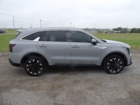 Used 2025 Kia Sorento EX FWD image 5