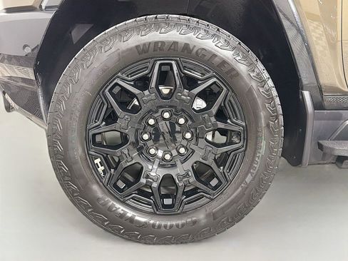 Used 2026 GMC Hummer EV SUV AWD/4WD image 32