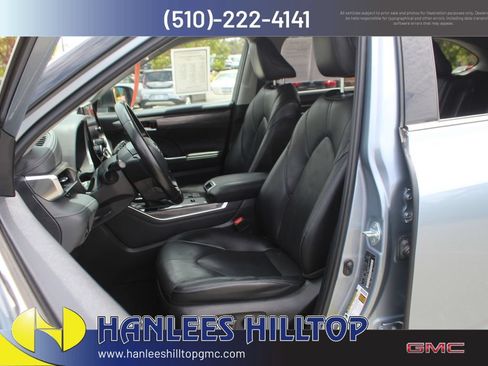 Used 2023 Toyota Highlander Limited FWD image 13