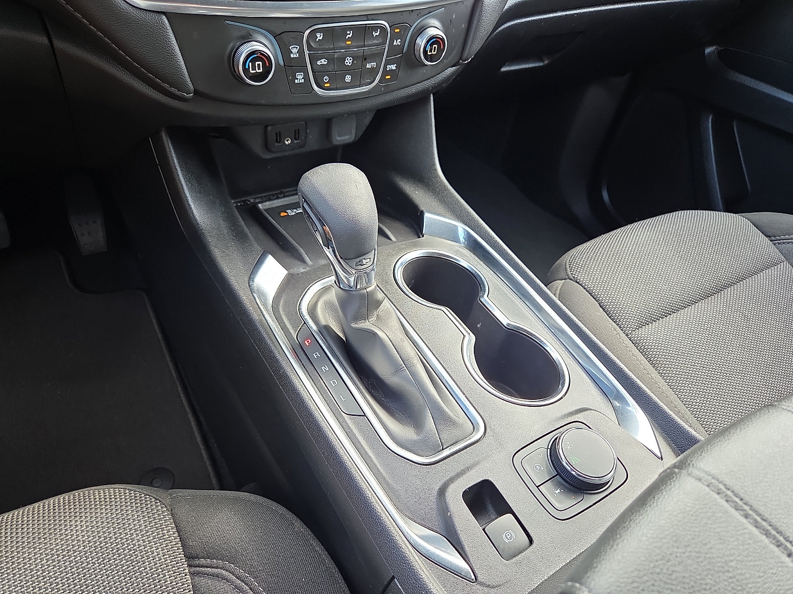 Used 2023 Chevrolet Traverse LT FWD image 25