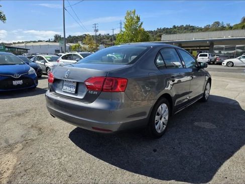 Used 2011 Volkswagen Jetta SE FWD image 6
