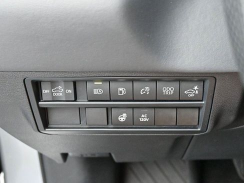 Used 2024 Toyota Tundra Platinum AWD/4WD image 29