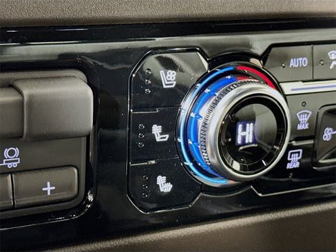 Certified 2026 GMC Sierra 1500 SLT image 25