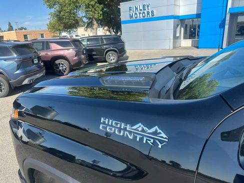 Used 2025 Chevrolet Silverado 2500 High Country w/ Technology Package AWD/4WD image 10