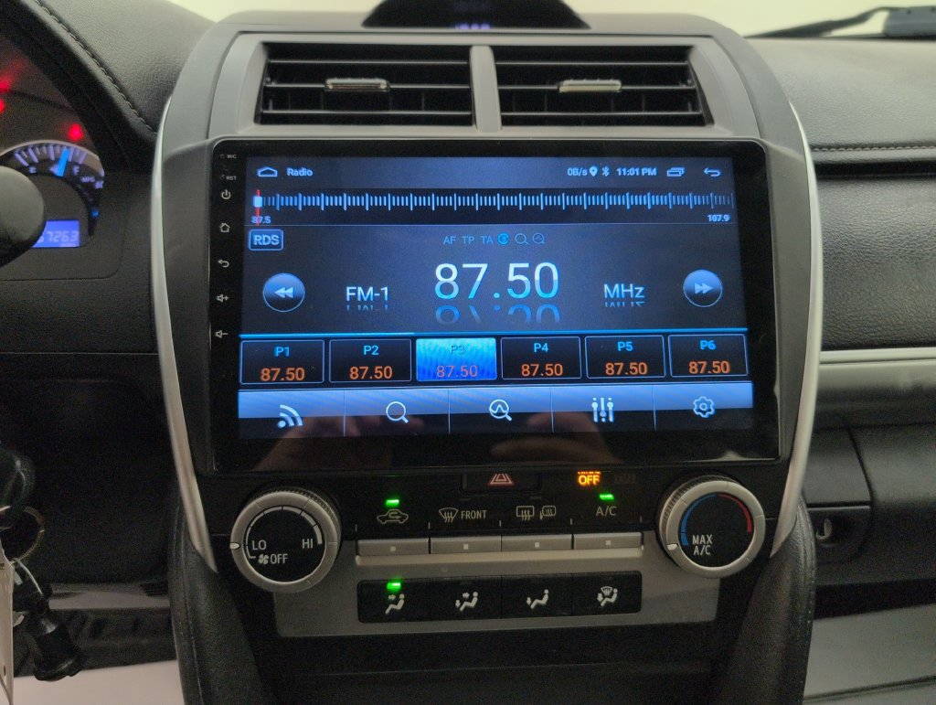 Used 2013 Toyota Camry SE FWD image 24