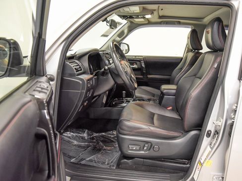 Used 2018 Toyota 4Runner TRD Off-Road Premium image 9