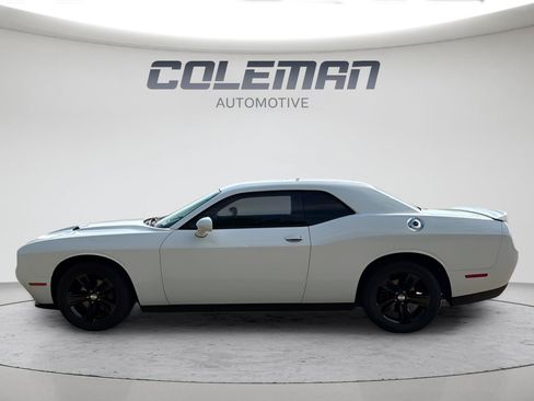 Used 2019 Dodge Challenger SXT RWD image 2