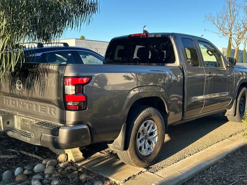 Certified 2024 Nissan Frontier SV w/ Technology Package image 3