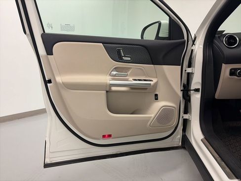 Certified 2025 Mercedes-Benz GLA 250 4MATIC image 17