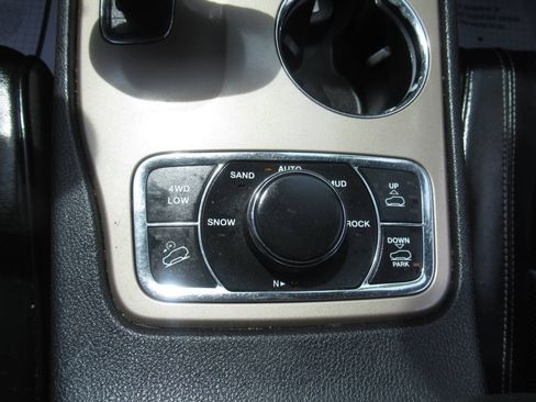 Used 2015 Jeep Grand Cherokee Overland w/ Advanced Technology Group AWD/4WD image 17
