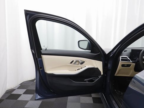 Certified 2025 BMW 330i xDrive Sedan w/ Convenience Package image 4